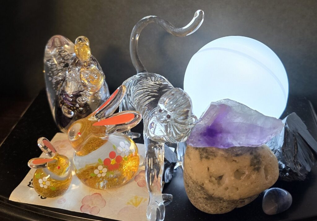 ダイソー「チェンジカラーボール」×アメジストの幻想的ライトアップ動画