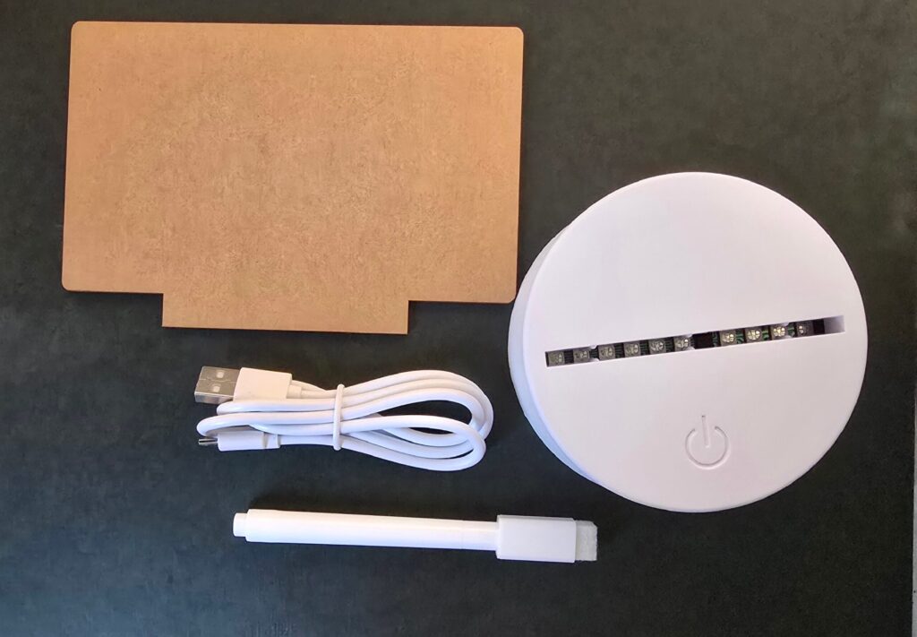 「キャンドゥLEDメッセージボードの付属品(アクリル板・台座・USBケーブル・マーカー)」